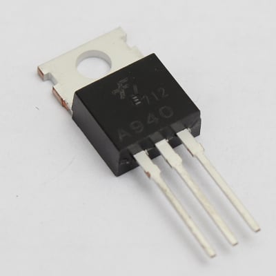 Транзистор 2SA940 TO-220