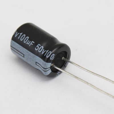 Кондензатор електр.100MF 50V  105\'C