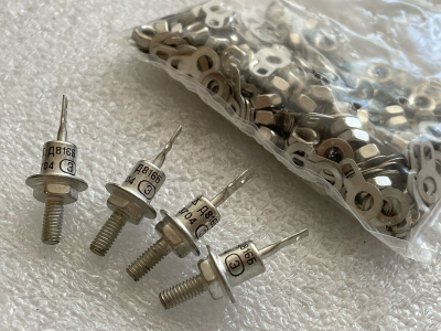 Ценер  D816B Д816Б 27V 5W
