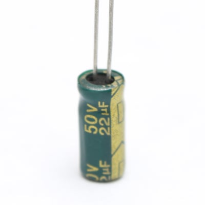 Кондензатор електр.22MF 50V 105\'C