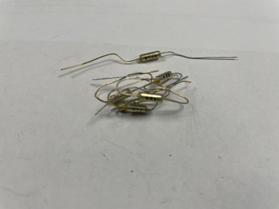 Кондензатор: танталов 33uF  2VDC 33UF 2V